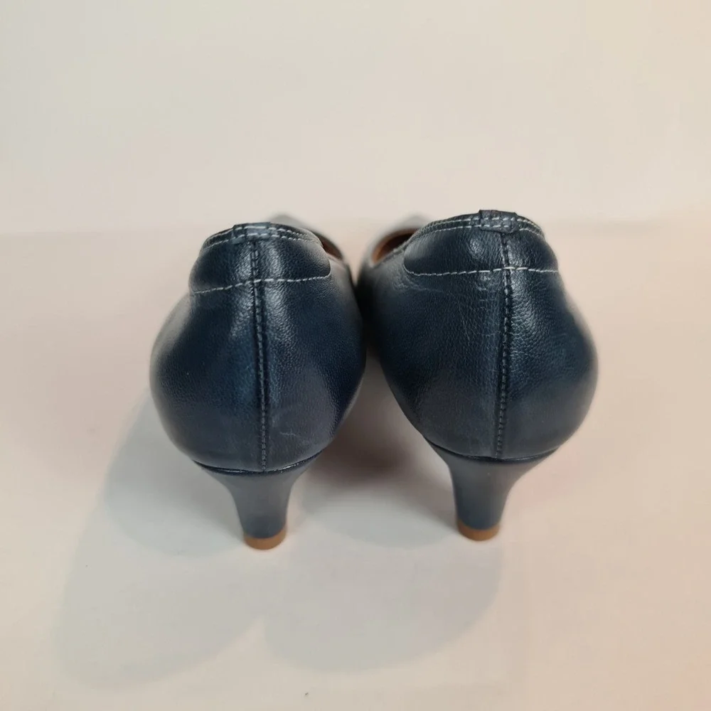 Mona Flying Navy Blue Leather Pointed Toe Kitten Heel Pumps US 8 EU 39 Classic‎